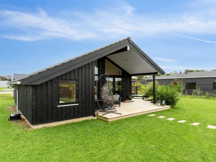 brothir-500m-from-the-sea/