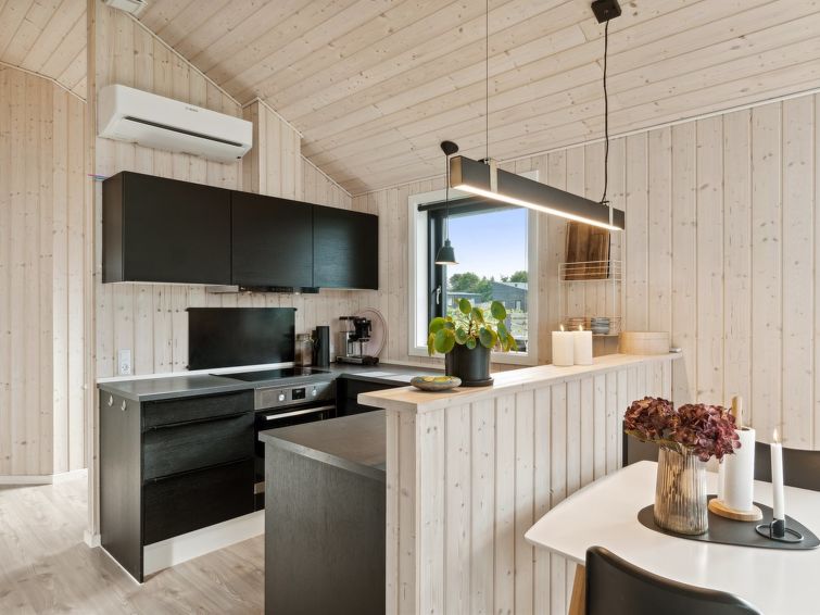 brothir-500m-from-the-sea/