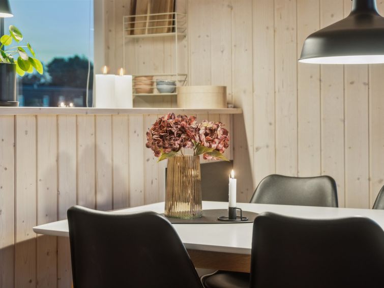 brothir-500m-from-the-sea/