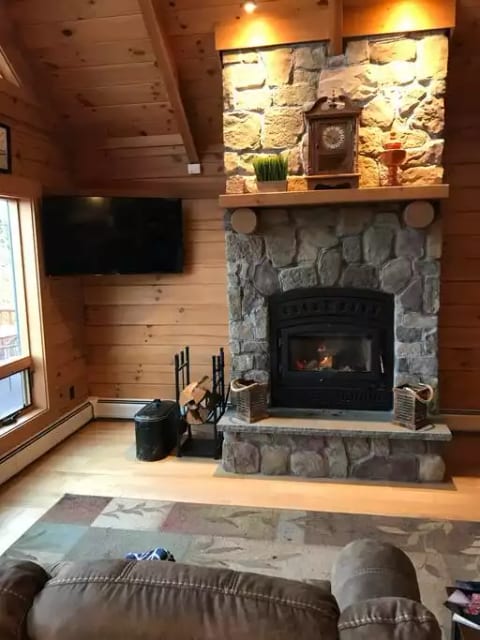 Main level fireplace/tv