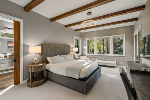 Alpine Lodge Sunriver • 5BR Luxe • Hot Tub + SHARC