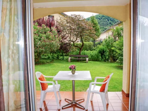 Residenza Parcolago Apt 018 mit Garten
