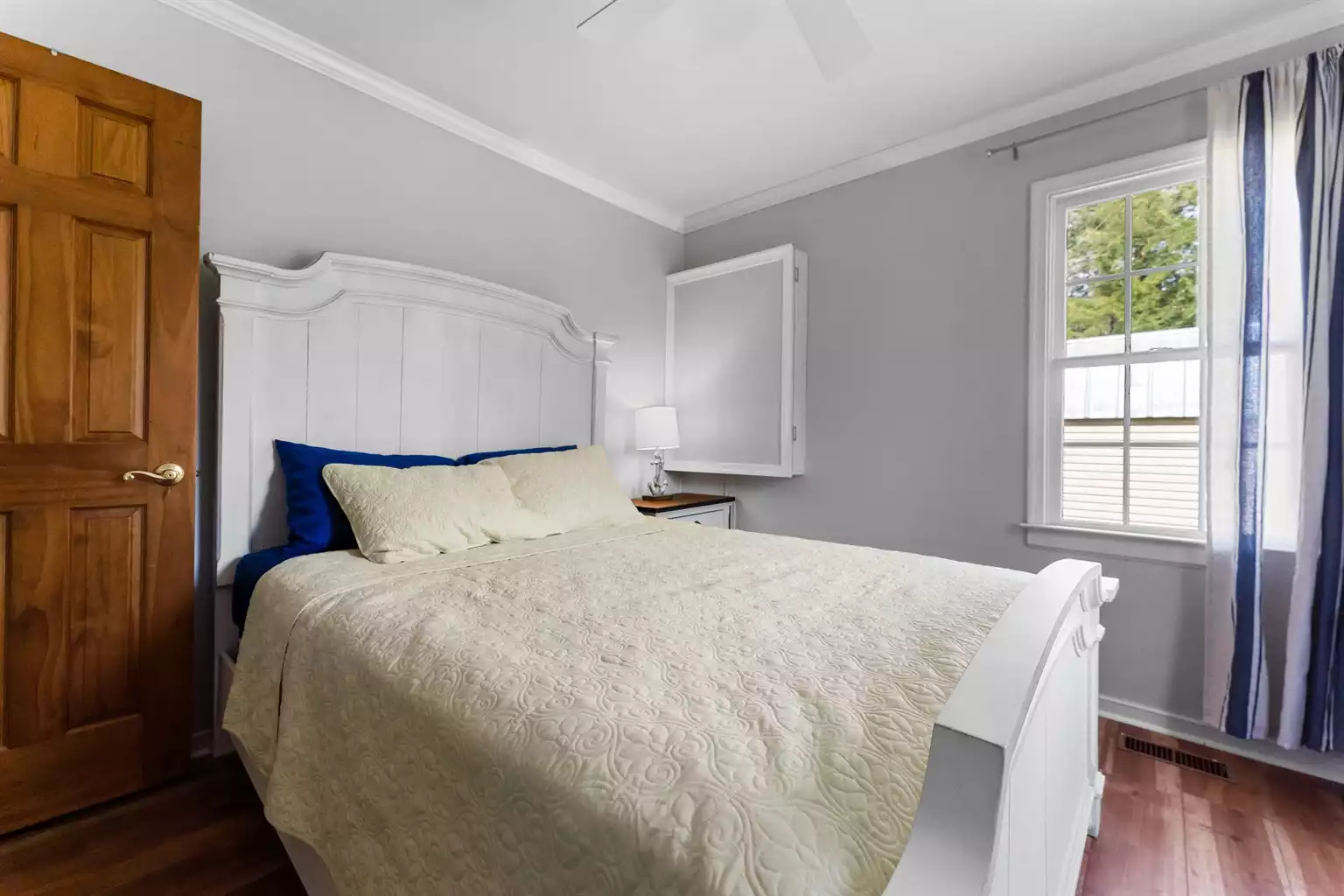 Queen Bed and closet. Queen Bed and closet. - Edgewater Retreat - Lancaster