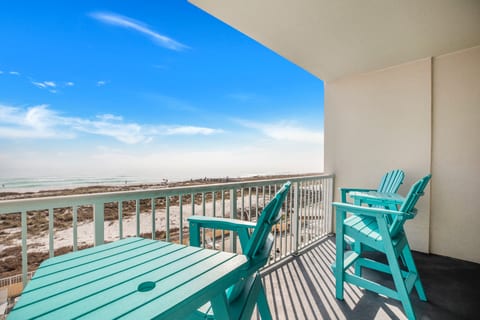 2ndFL OceanFrontFreeChairsUmbrellaHeatedPoolArcade