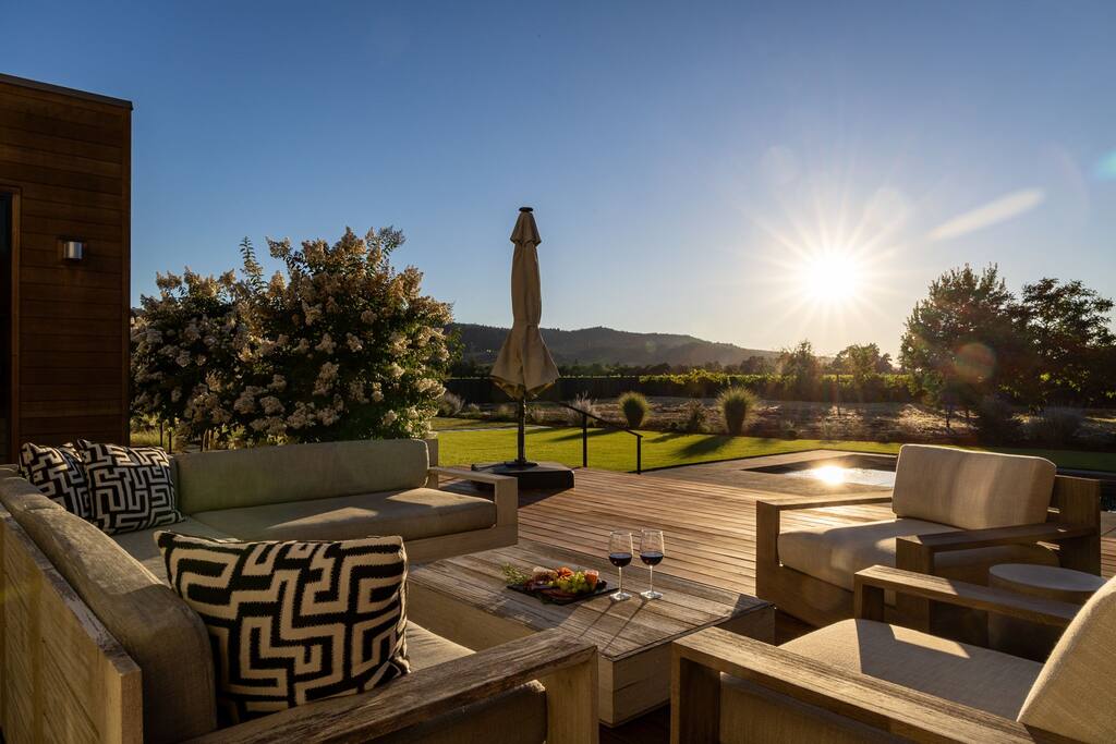 Indoor/outdoor living at its best. Enjoy a glass of local wine at the end of the day and watch the sun set over the vineyards and mountains. - Modern Luxury | Heated Pool | Hot Tub | Fire Pit - Kenwood