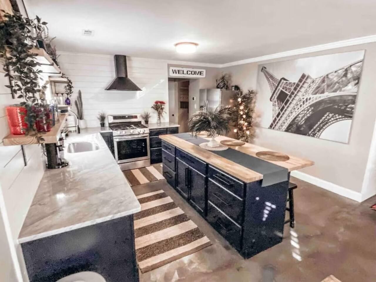White Bohemian, Games, Hot Tub Events sleeps 34