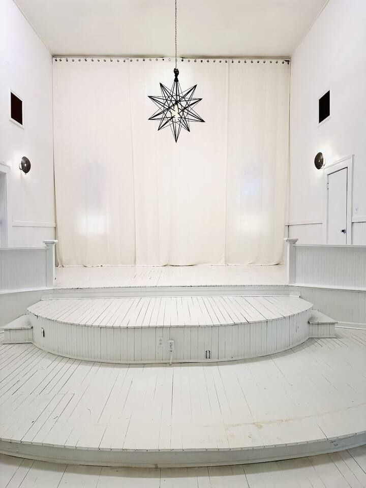 White Bohemian, Games, Hot Tub Events sleeps 34