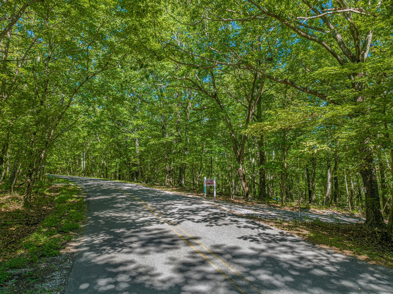 Private Entrance on County Road 618 - The Otter Box Cabin - Fort Payne