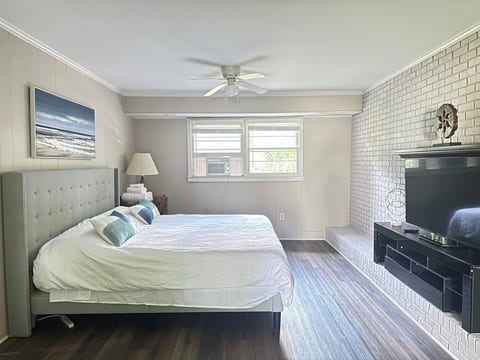 Third Bedroom, King Bed