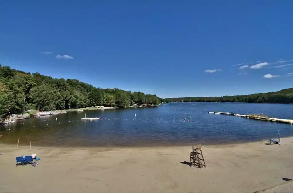 Quiet Beach/ off season Quiet Beach/ off season - Boulder Cove Lakefront Retreat - The Hideout