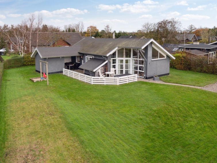 thrugels-600m-from-the-sea/