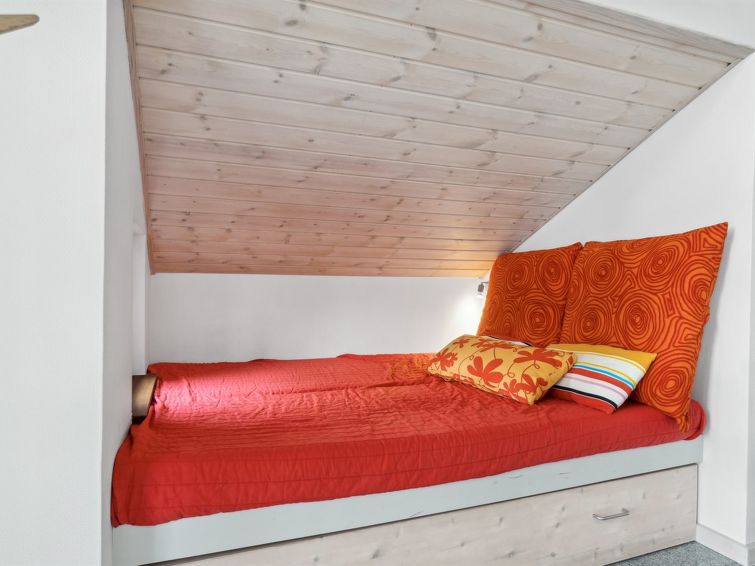 thrugels-600m-from-the-sea/