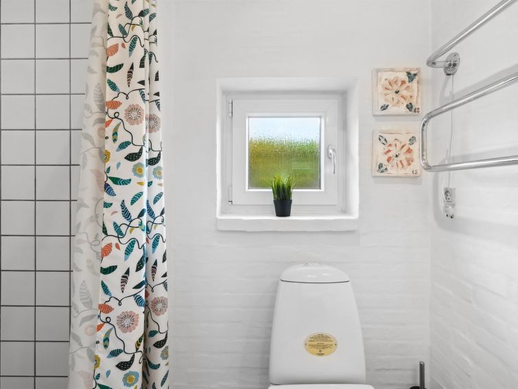 thrugels-600m-from-the-sea/