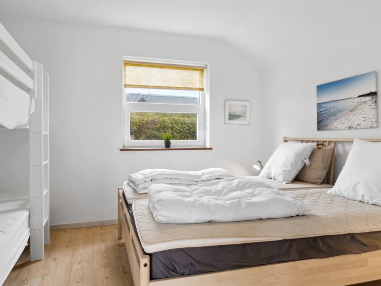 thrugels-600m-from-the-sea/