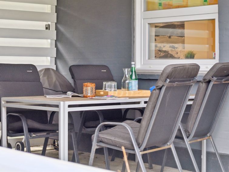 thrugels-600m-from-the-sea/