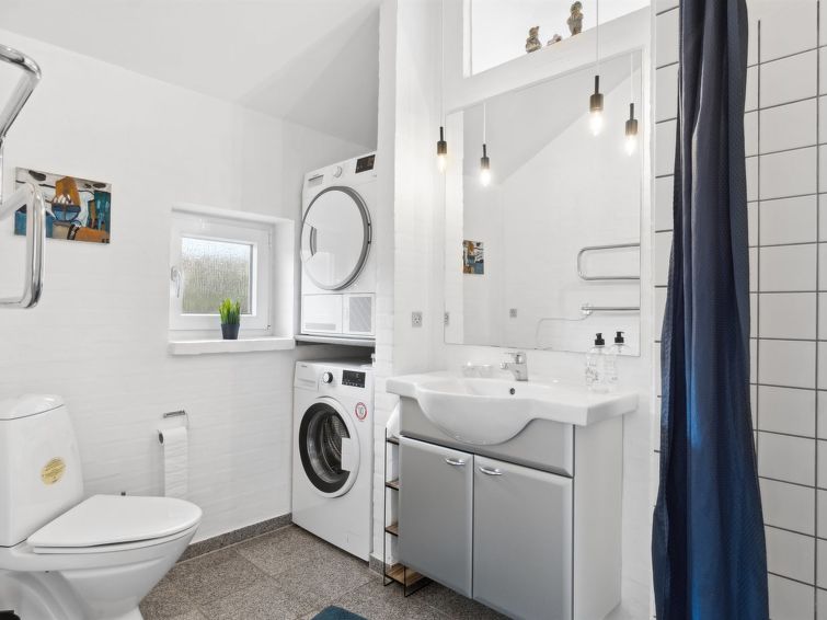 thrugels-600m-from-the-sea/