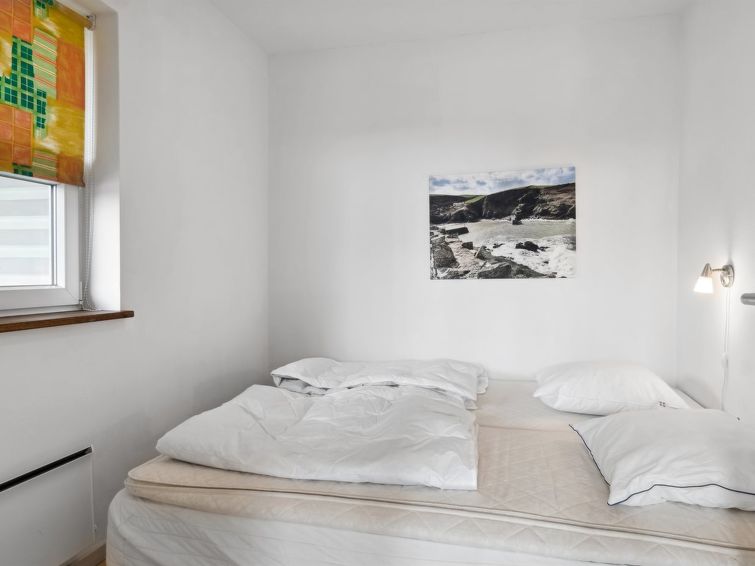 thrugels-600m-from-the-sea/