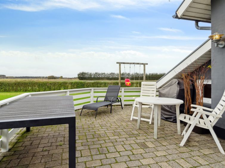 thrugels-600m-from-the-sea/