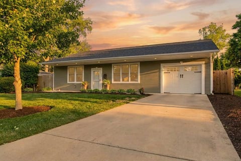 Daisy Lane- Normal, IL