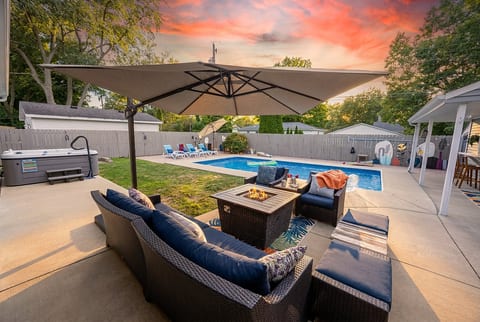 Lounge seating | Umbrella