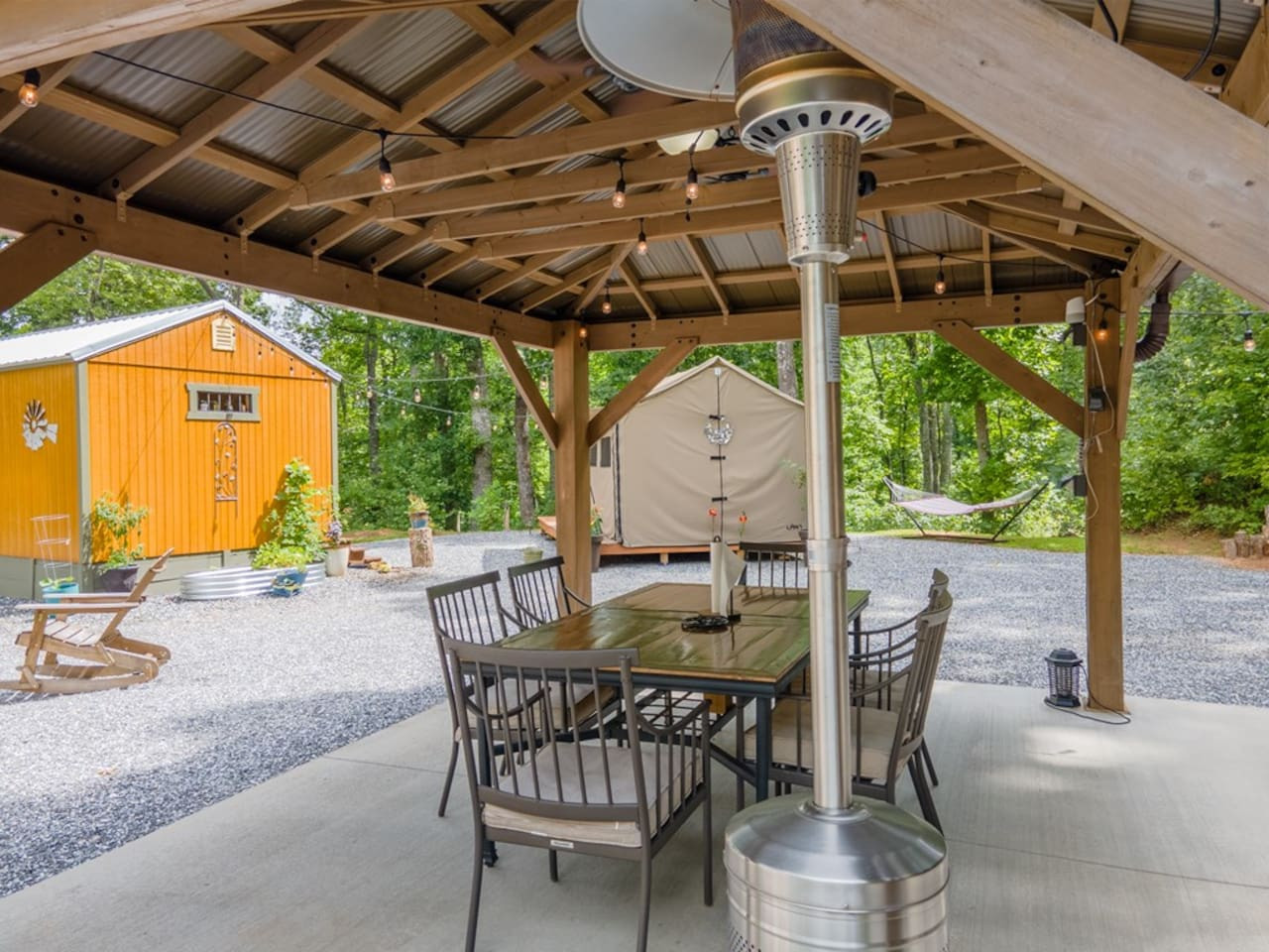 entire-complex:-3-cabins-tent-and-more-(6-12-ppl)/