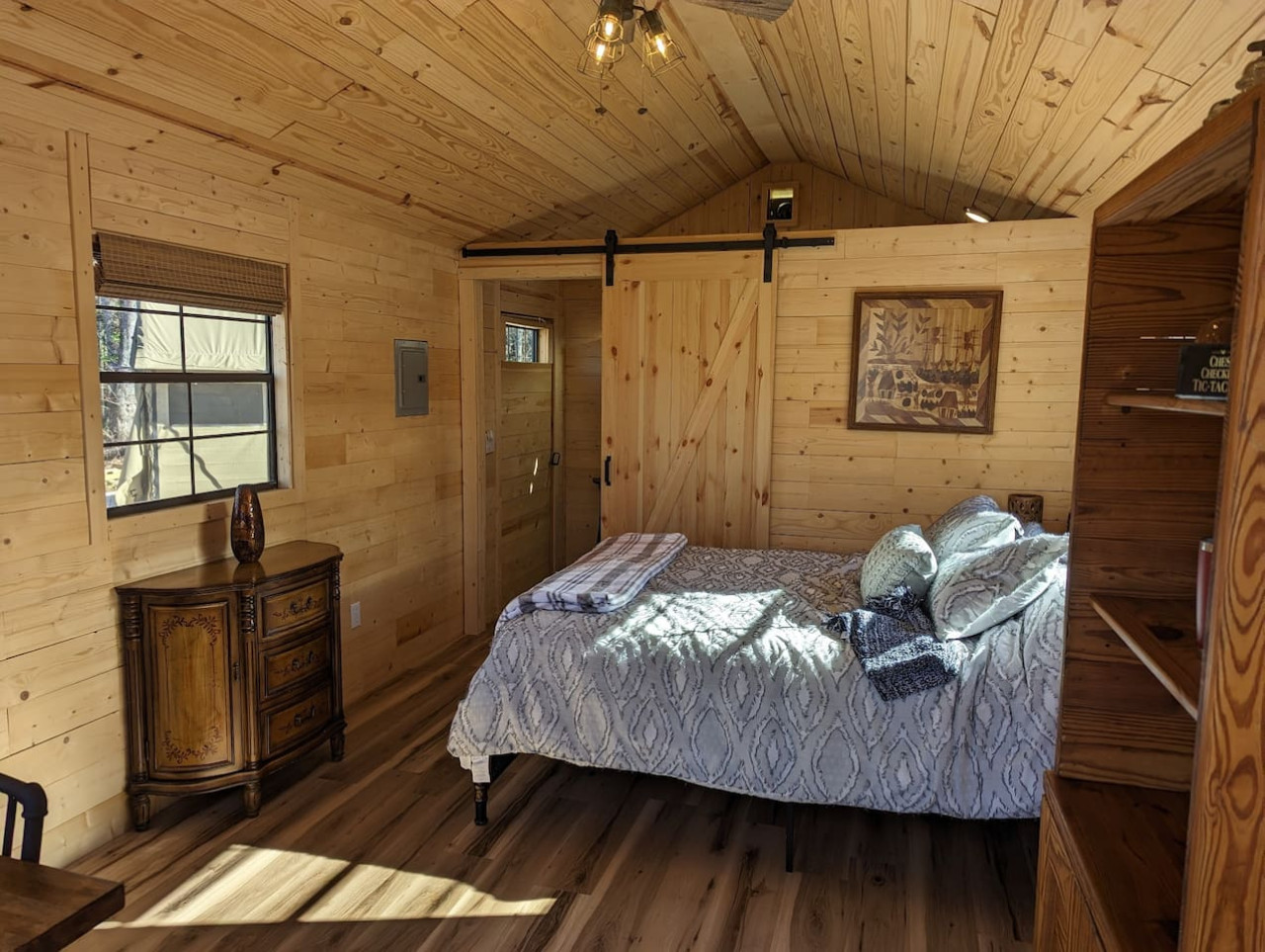 entire-complex:-3-cabins-tent-and-more-(6-12-ppl)/