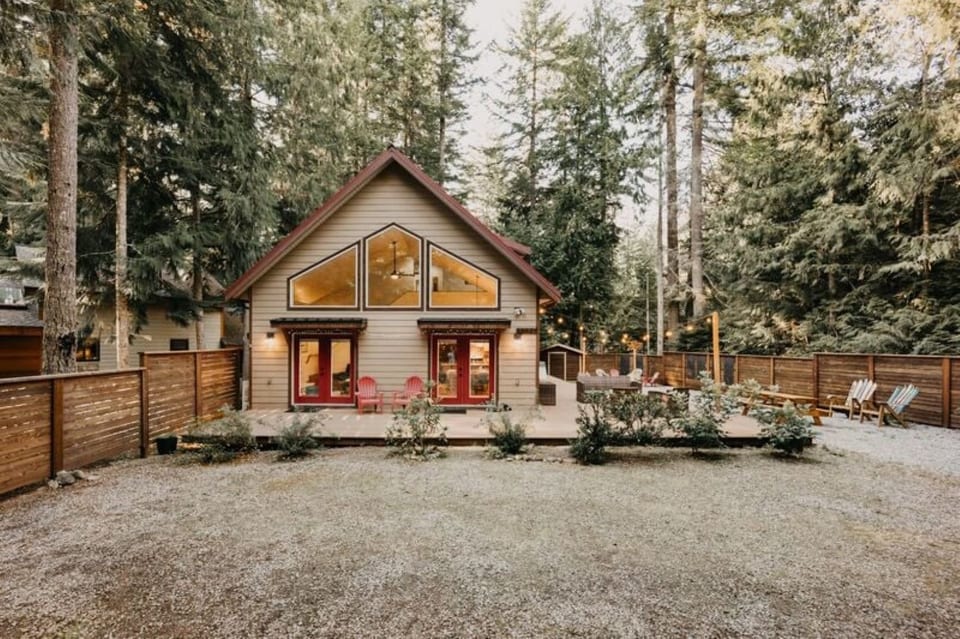 24MBR - Mt Baker Lodging Cabin - Sleeps 8! - Glacier