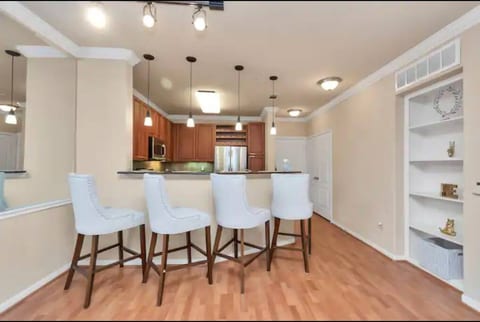 Quiet Condo Near TX Med Ctr /NRG / Free Parking