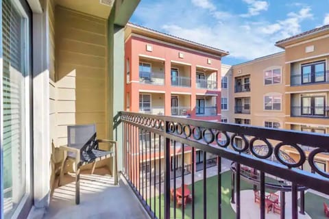 Quiet Condo Near TX Med Ctr /NRG / Free Parking