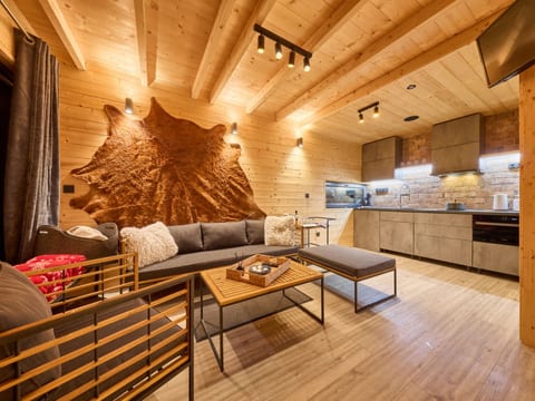 Luxe Timber Lodge & Pet Retreat