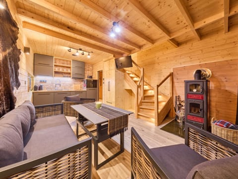 Luxe Timber Lodge & Relaxing Bath