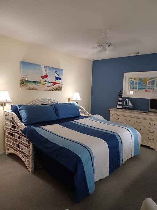 King size bed pillow top mattress very comfy, .... FLAT SCREEN TV with ROKU