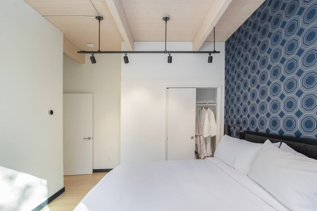 King bed master bedroom 