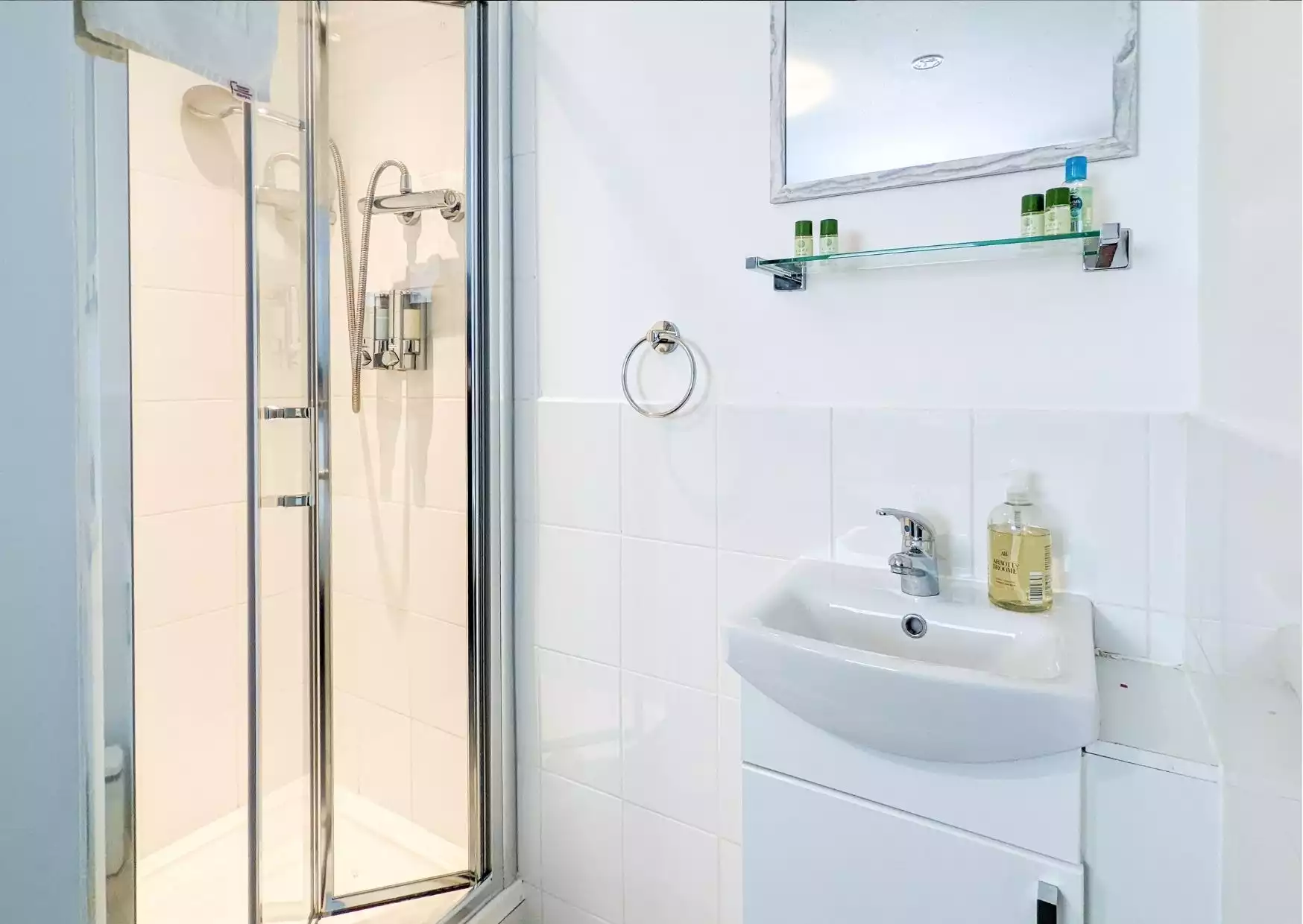 5-bedrooms-5-10-beds-near-city-hospital/