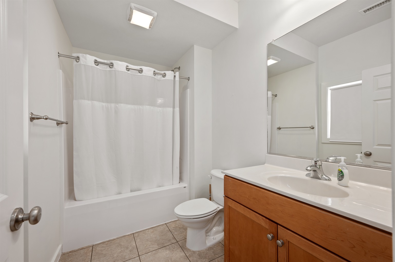 Full bathroom Bottom Floor