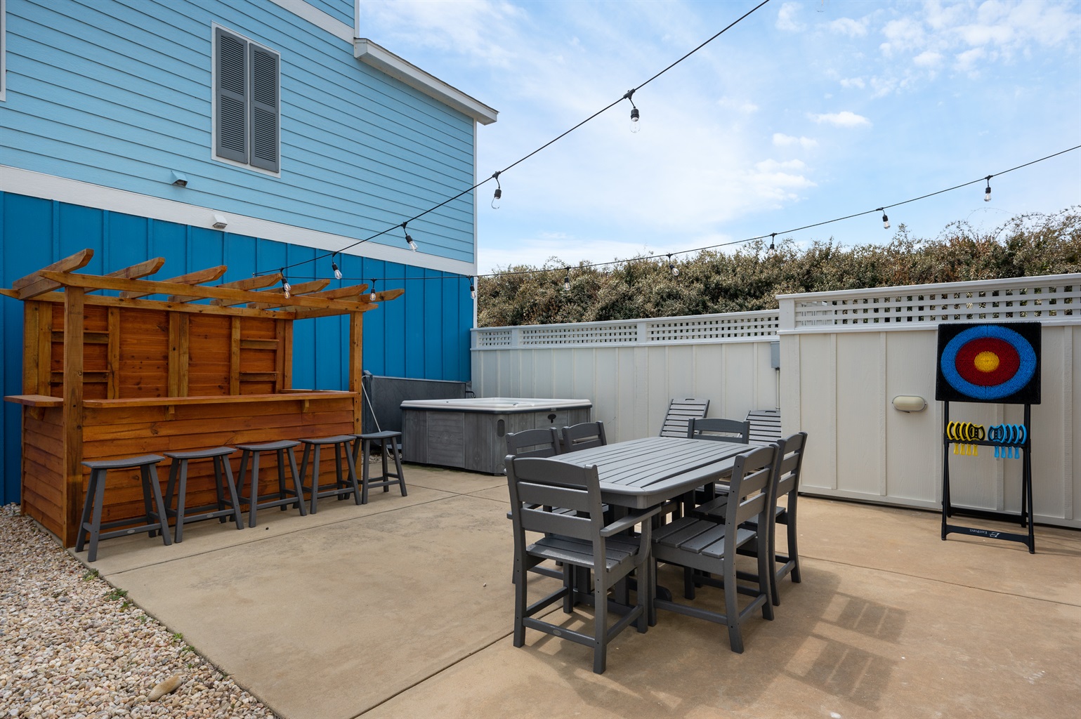 Tiki bar & Hot tub.