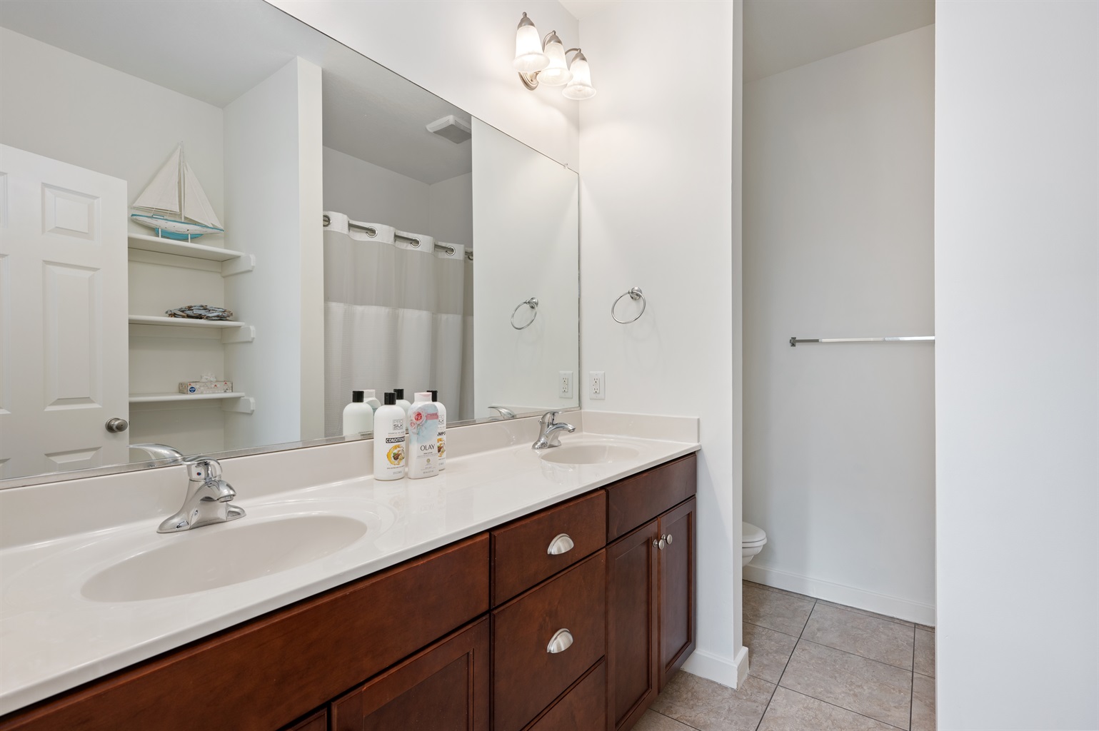 Shared bathroom with shower/tub on mid-level.