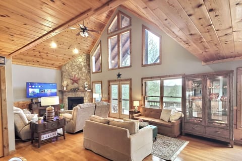 Blue Bear Ridge Mountain Cabin