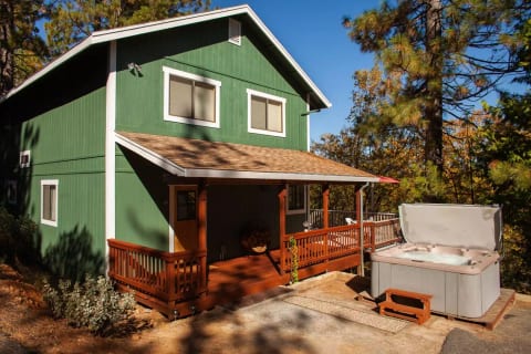 Sanctuary in the sky! Hot tub, Game room, Sleeps 8