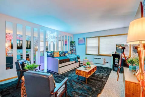 Chicago  2Br 90s Condo - Very Kid Friendly