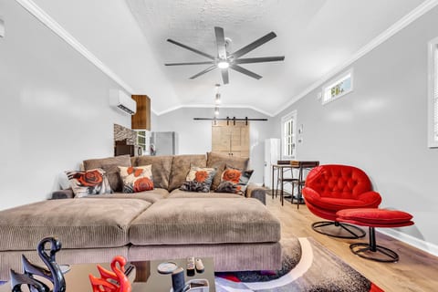 New Modern King Suite Cottage