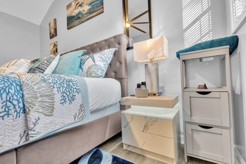New Modern King Suite Cottage
