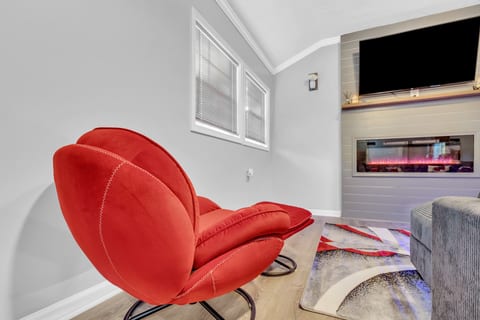 New Modern King Suite Cottage