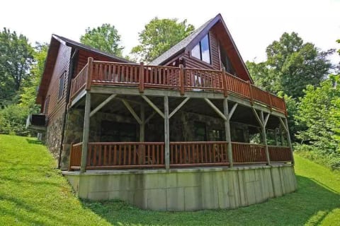 Back of cabin facing the woods