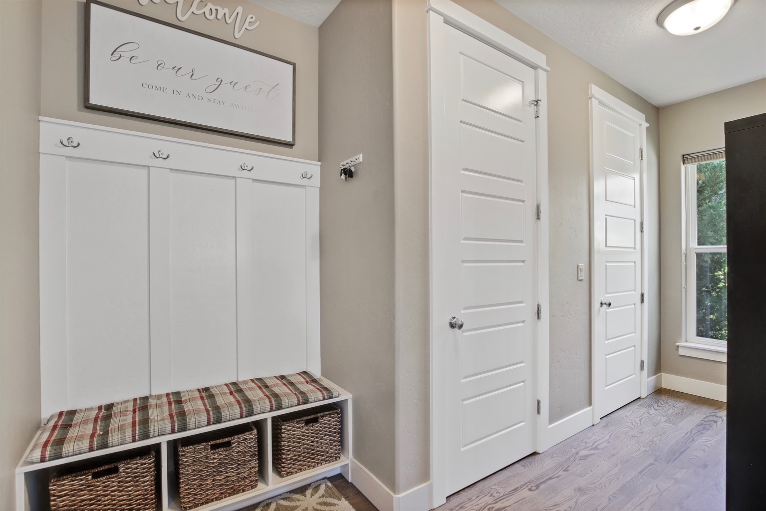 large-modern-5-bedroom-custom-home-centrally-located-in-meridian/