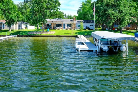 Detroit Lakes- Steps From Lake! Lily Pad & Pontoon