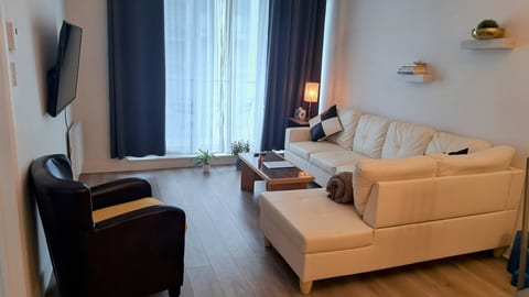Luxurious Condo w/Gym, Pool, Rooftop Terrasses image 1