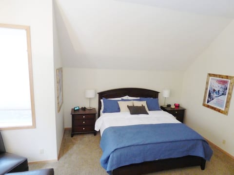 Updated 2 Master Suites-Hot Tub-SHARC passes-Bikes