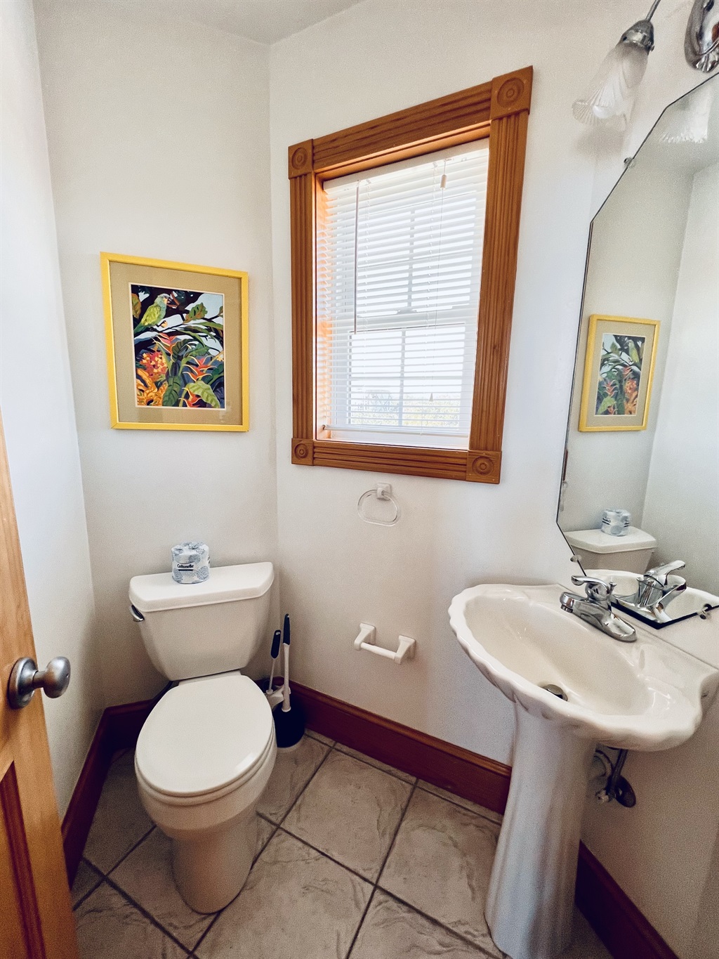 Half bathroom top floor 