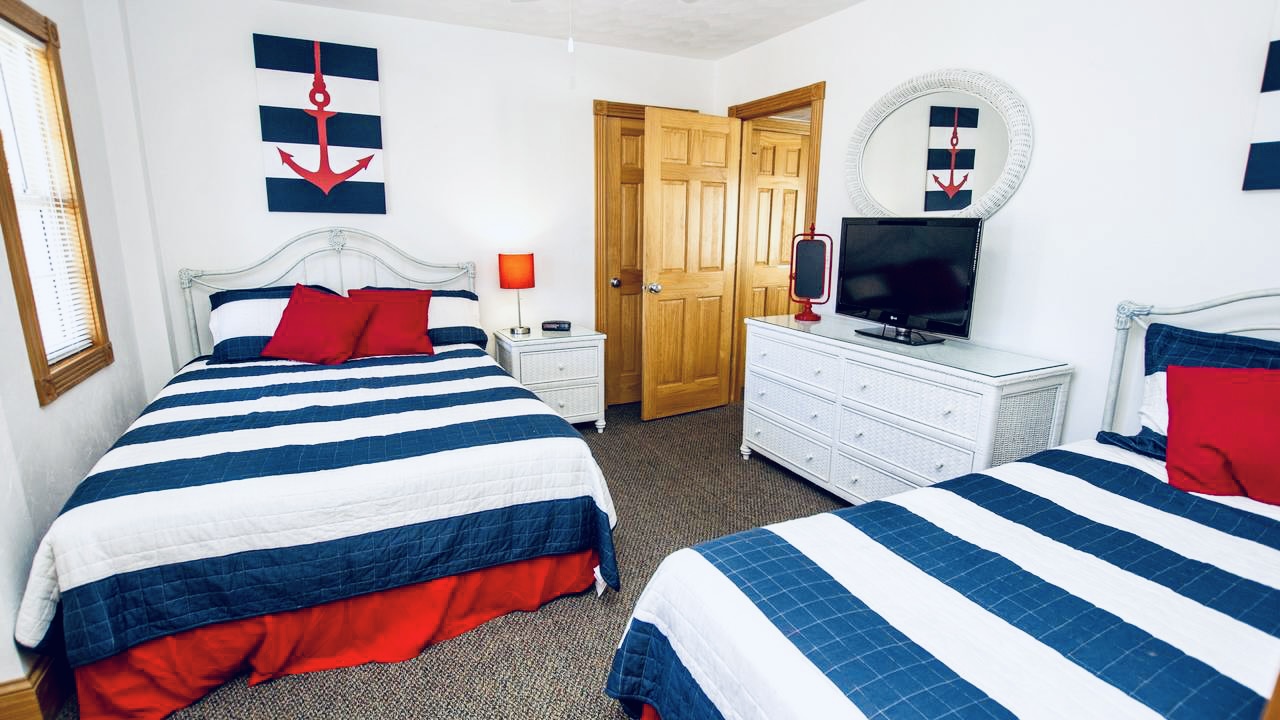 Queen bed and Twin bed